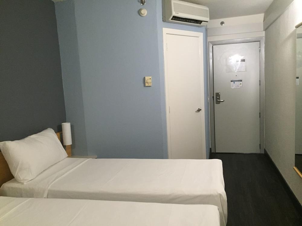 Отель Ibis Vitoria Aeroporto Экстерьер фото