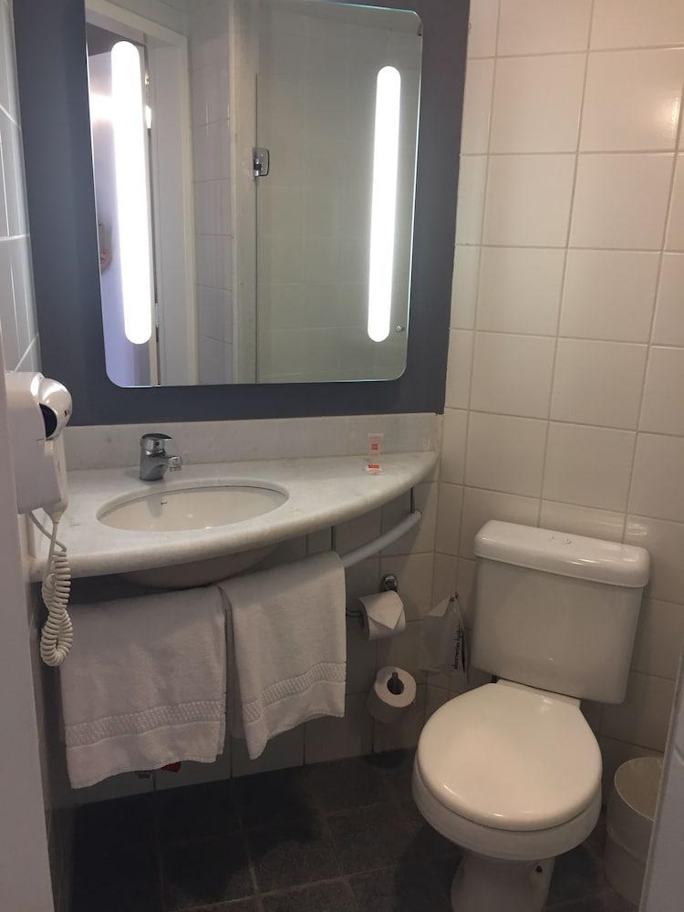 Отель Ibis Vitoria Aeroporto Экстерьер фото