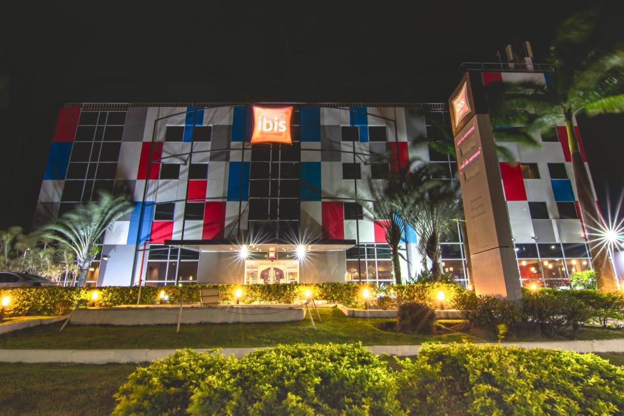 Отель Ibis Vitoria Aeroporto Экстерьер фото