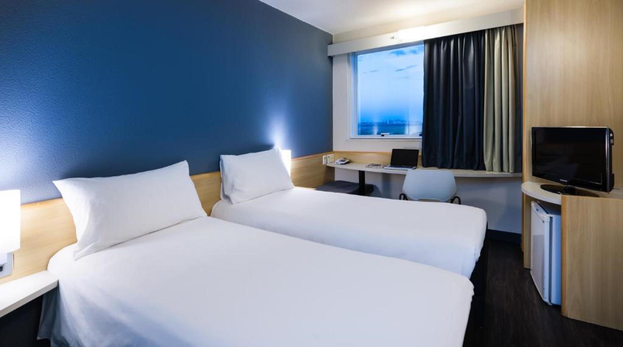 Отель Ibis Vitoria Aeroporto Экстерьер фото