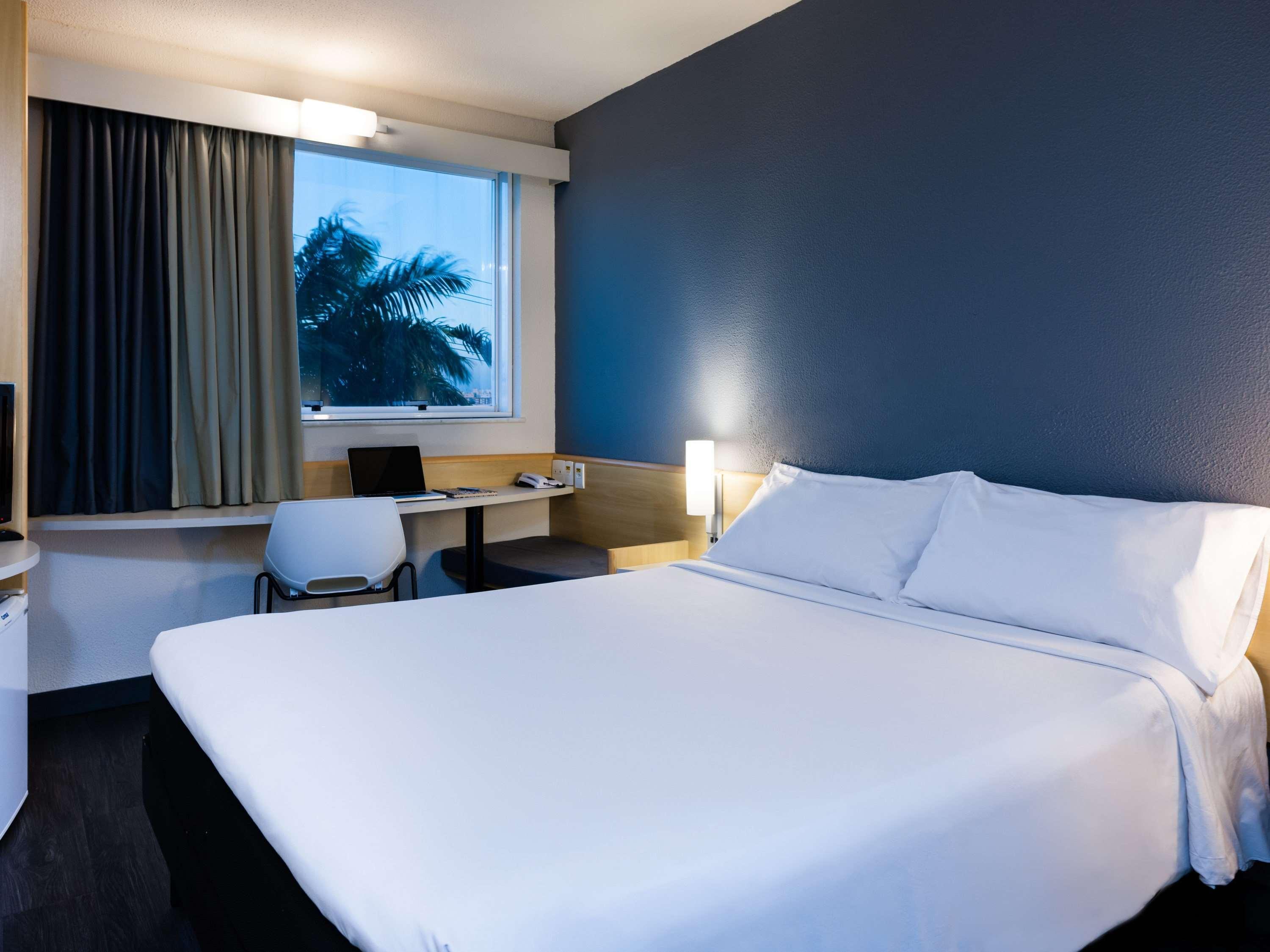 Отель Ibis Vitoria Aeroporto Экстерьер фото