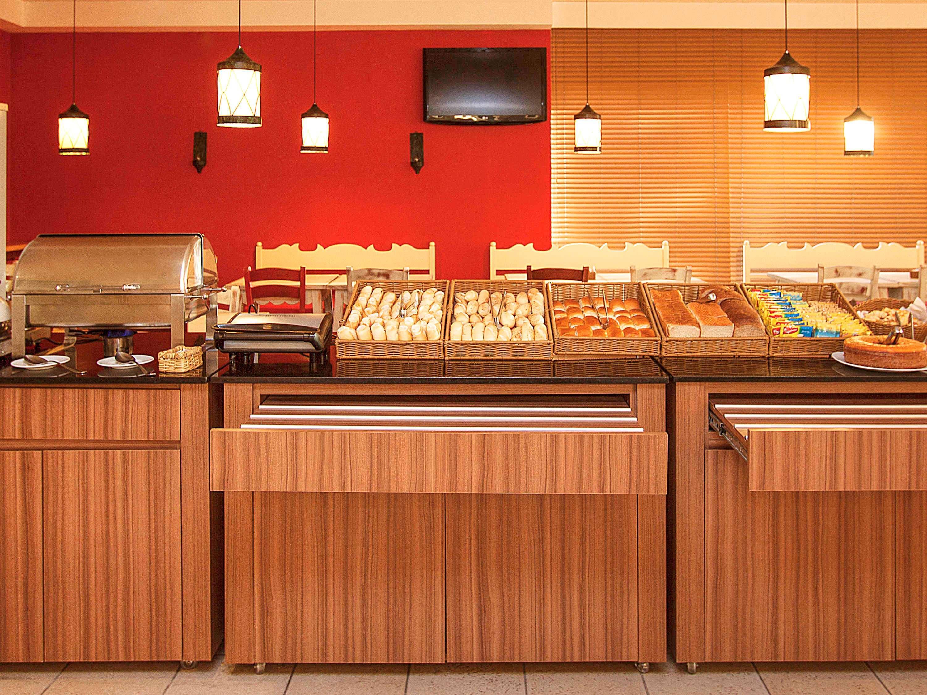 Отель Ibis Vitoria Aeroporto Экстерьер фото