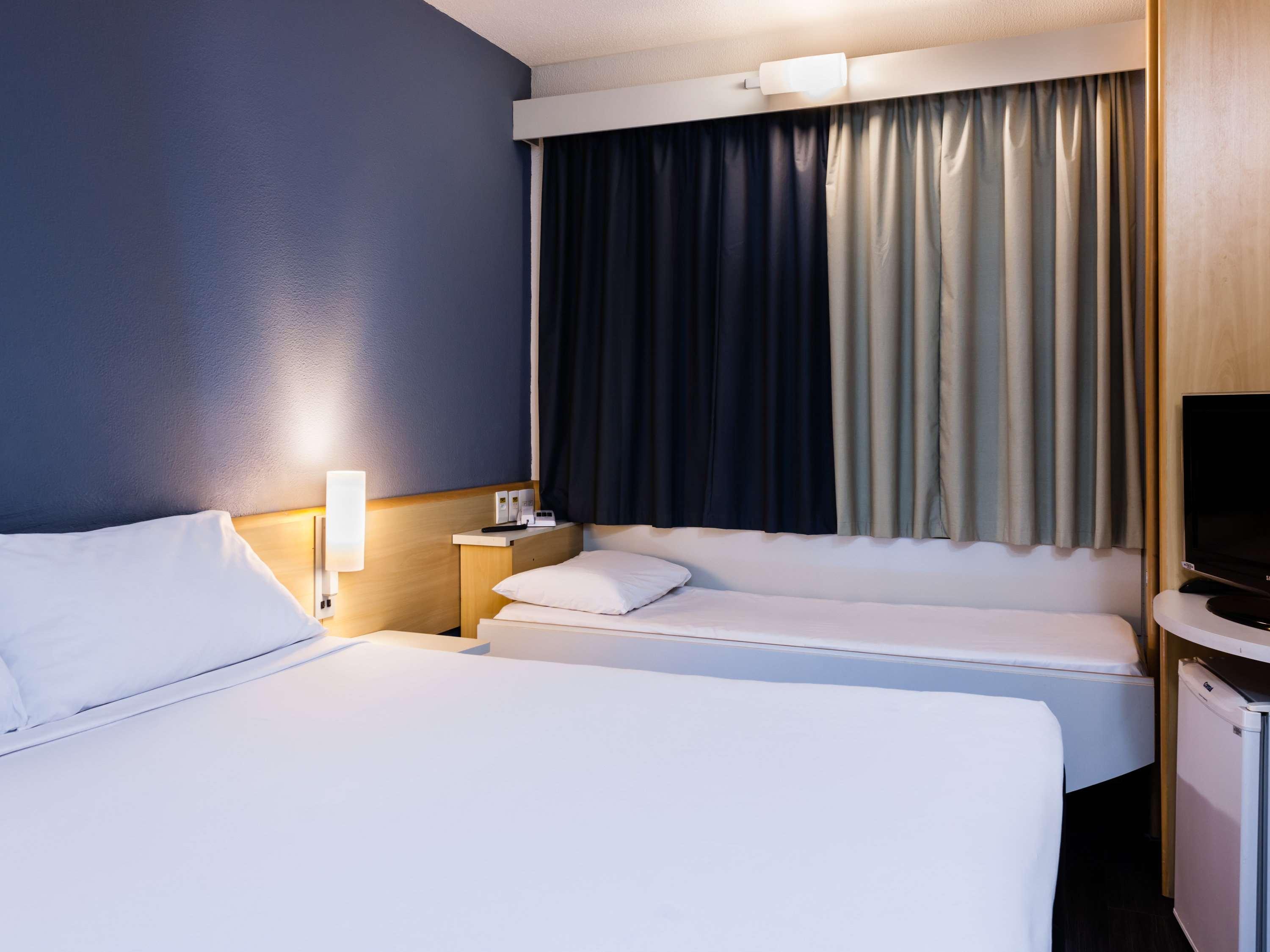 Отель Ibis Vitoria Aeroporto Экстерьер фото