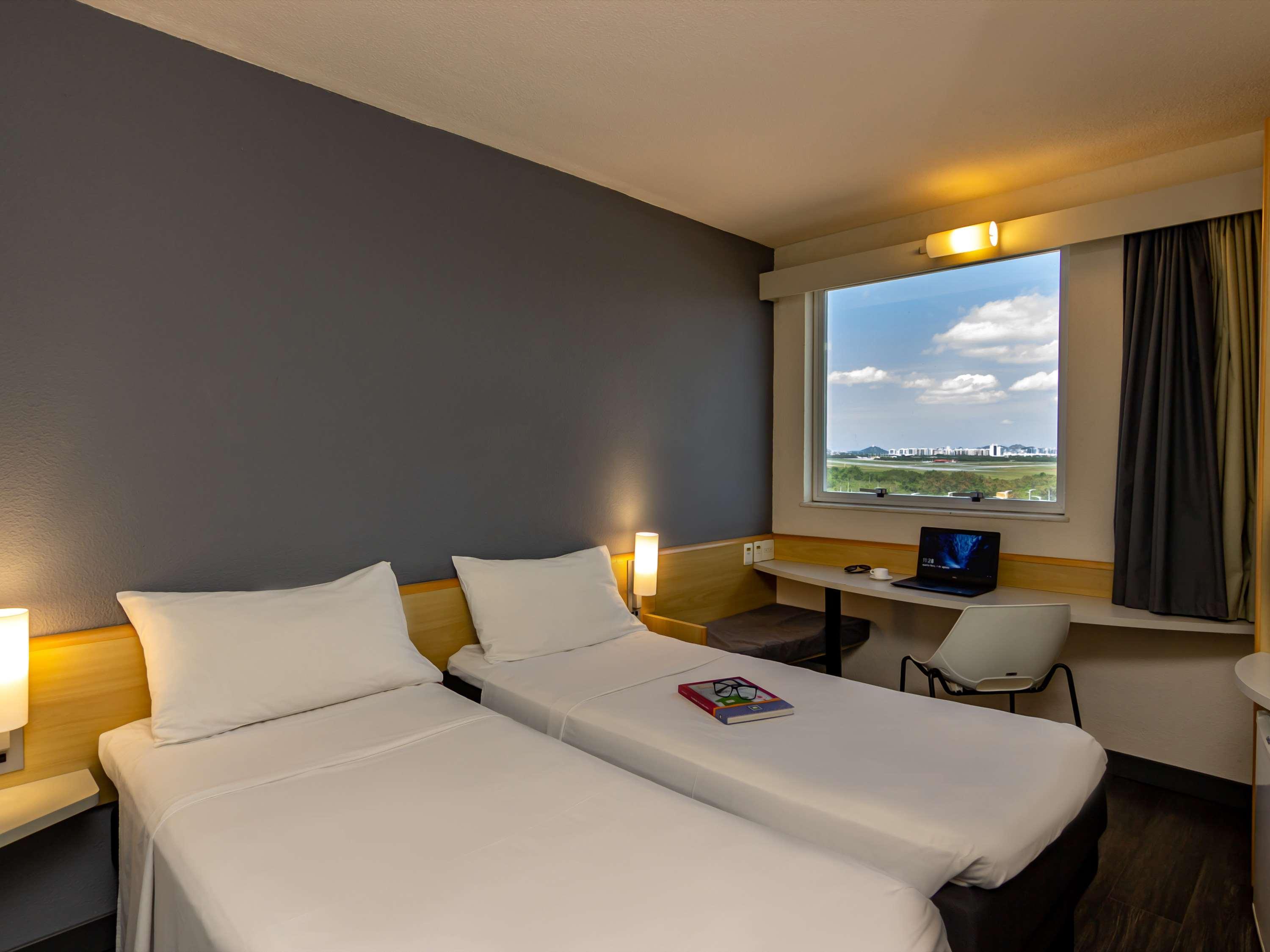 Отель Ibis Vitoria Aeroporto Экстерьер фото