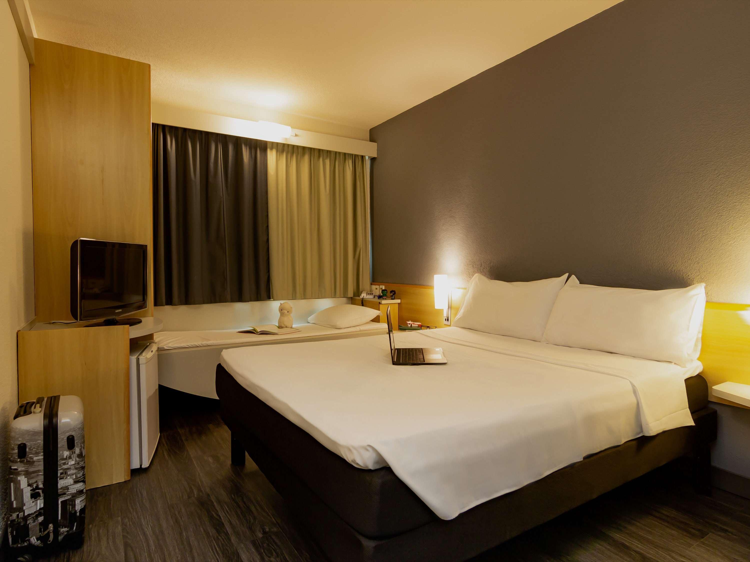 Отель Ibis Vitoria Aeroporto Экстерьер фото