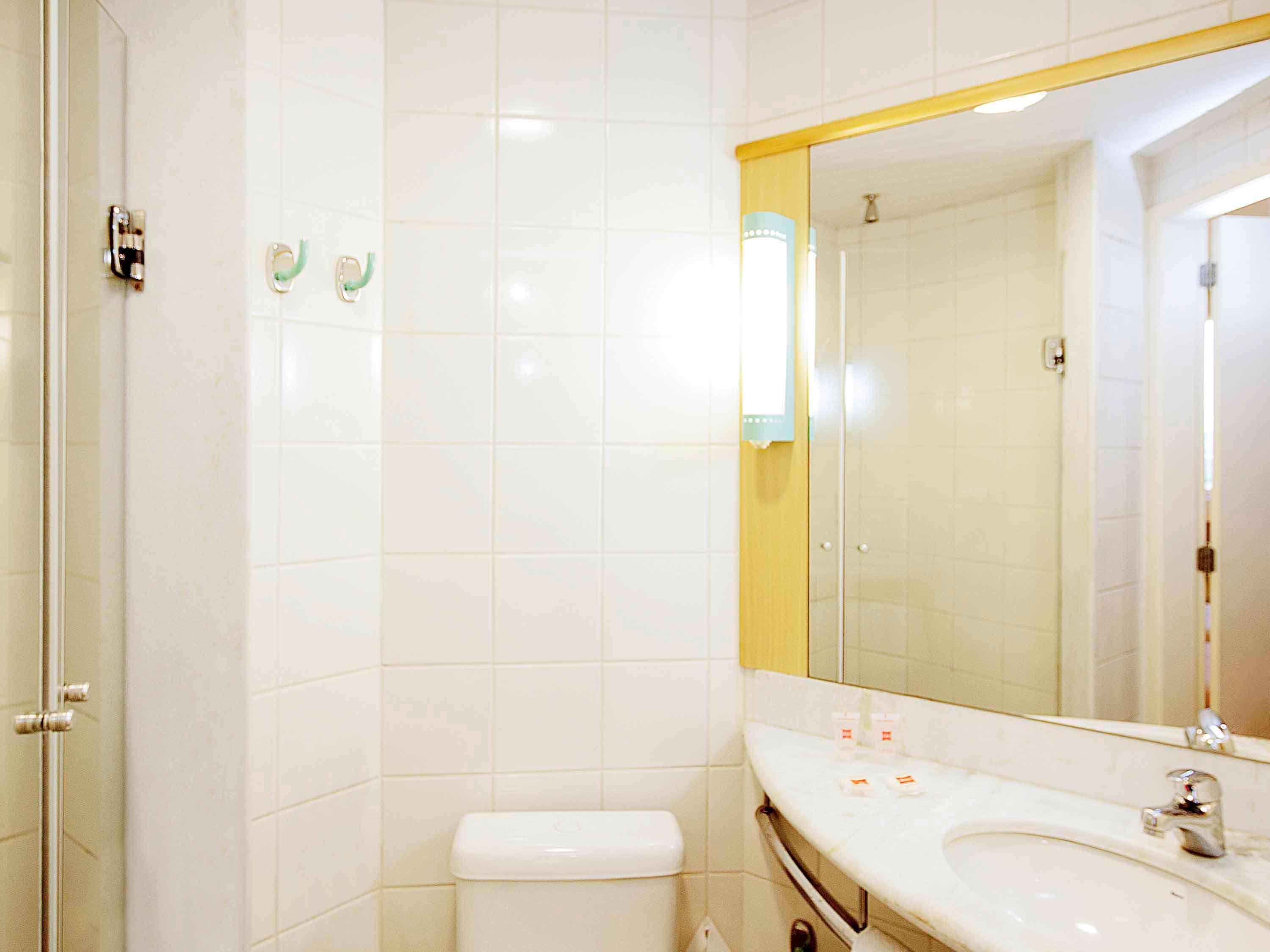 Отель Ibis Vitoria Aeroporto Экстерьер фото