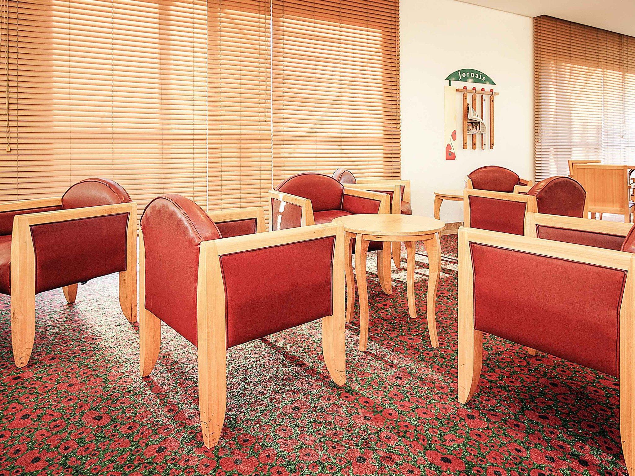 Отель Ibis Vitoria Aeroporto Экстерьер фото