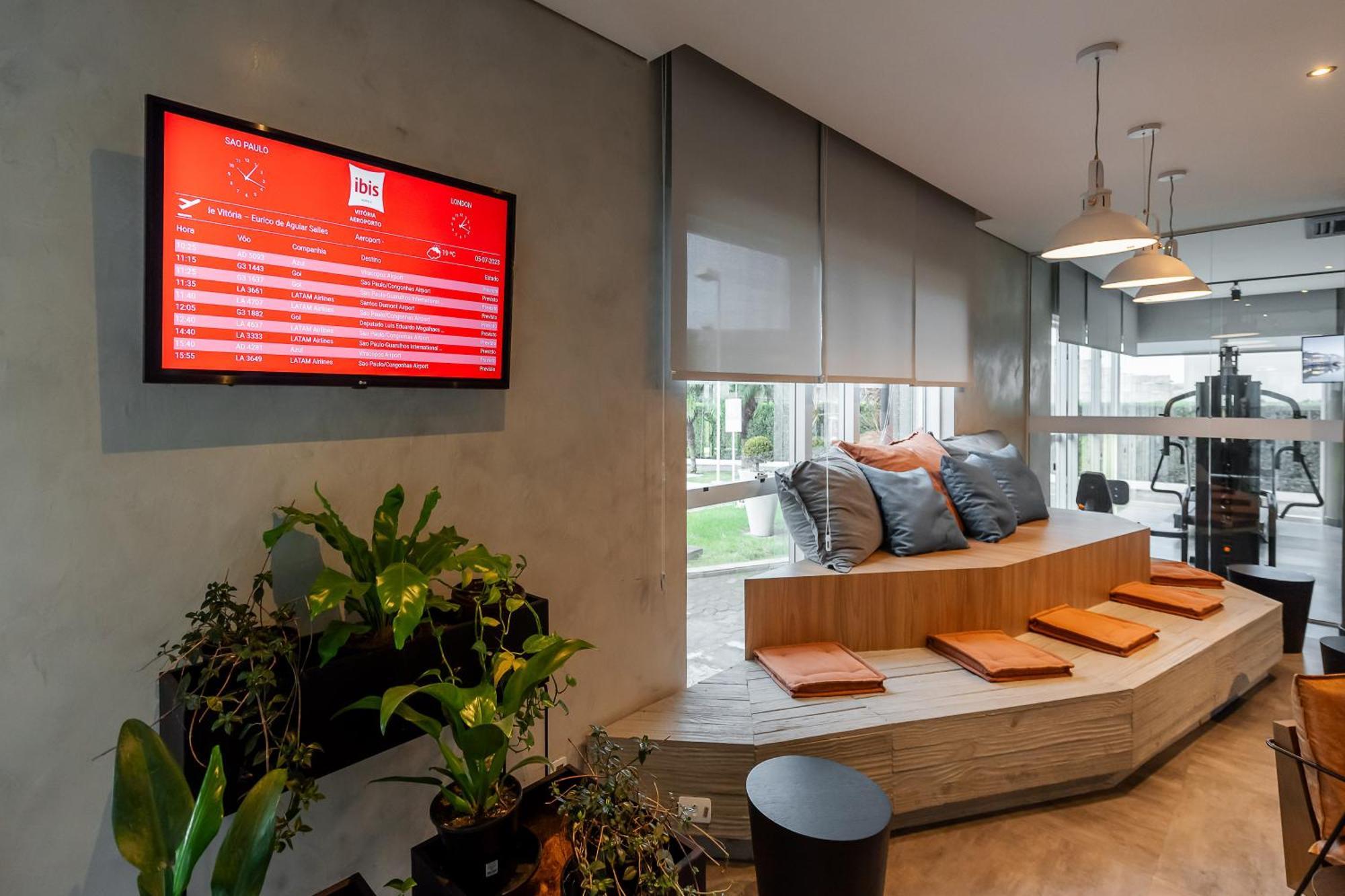 Отель Ibis Vitoria Aeroporto Экстерьер фото