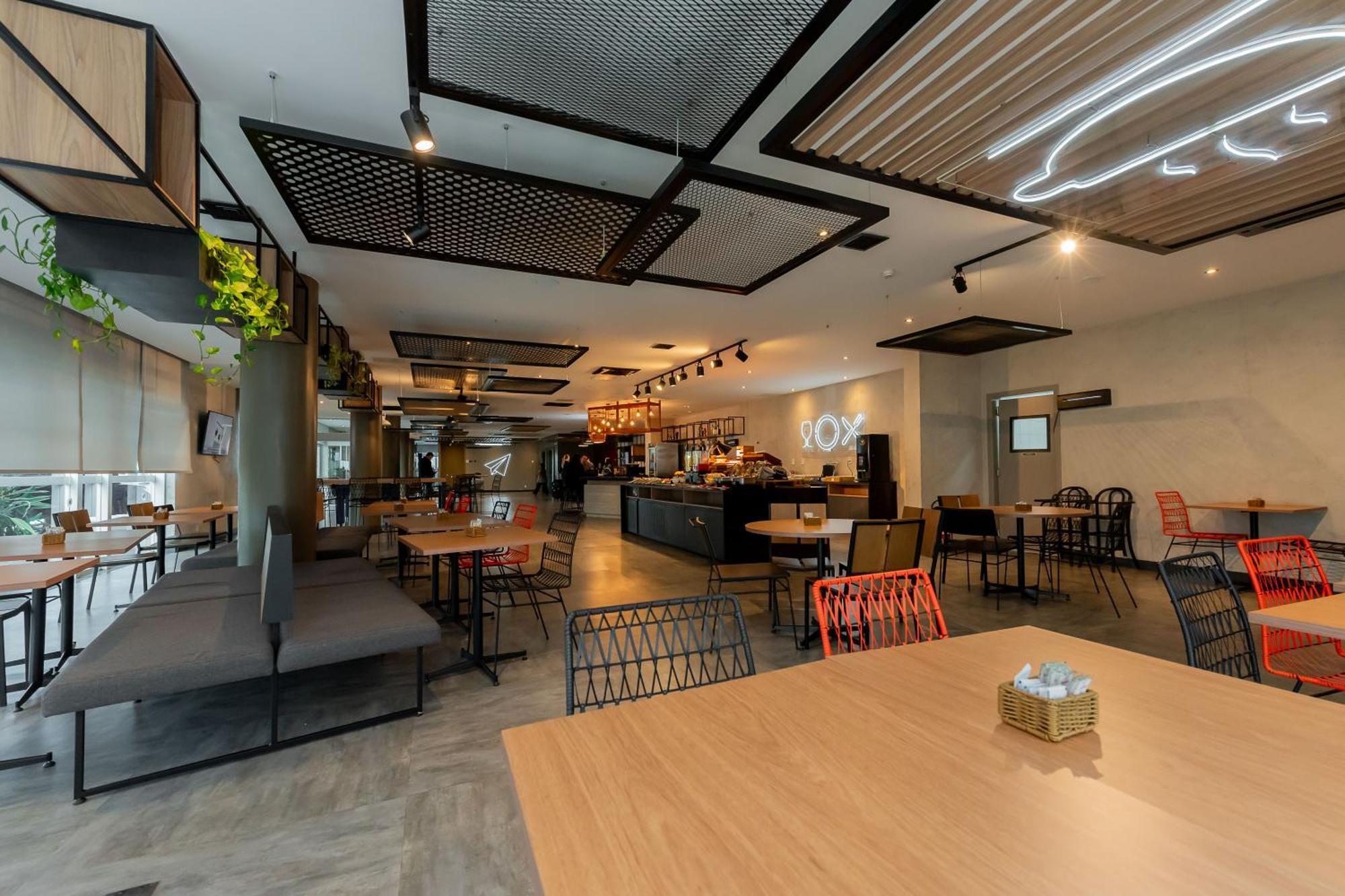 Отель Ibis Vitoria Aeroporto Экстерьер фото
