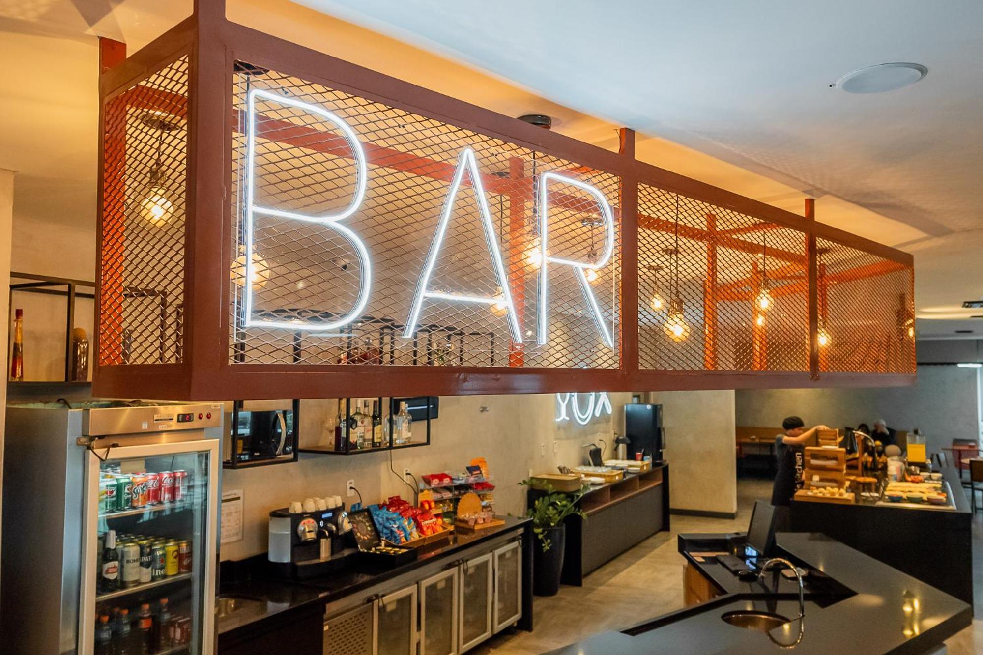 Отель Ibis Vitoria Aeroporto Экстерьер фото